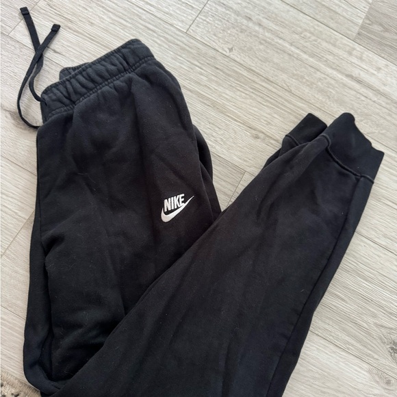 Nike joggers size small - Picture 2 of 4